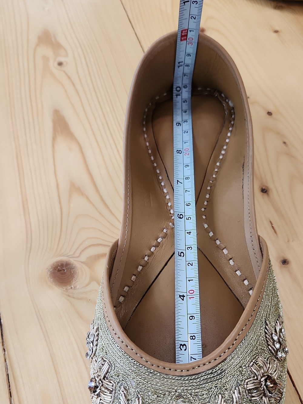 Mochi Embroidered Punjabi Jutti Flats Size 40 Gold Cream US 9 - Picture 16 of 17